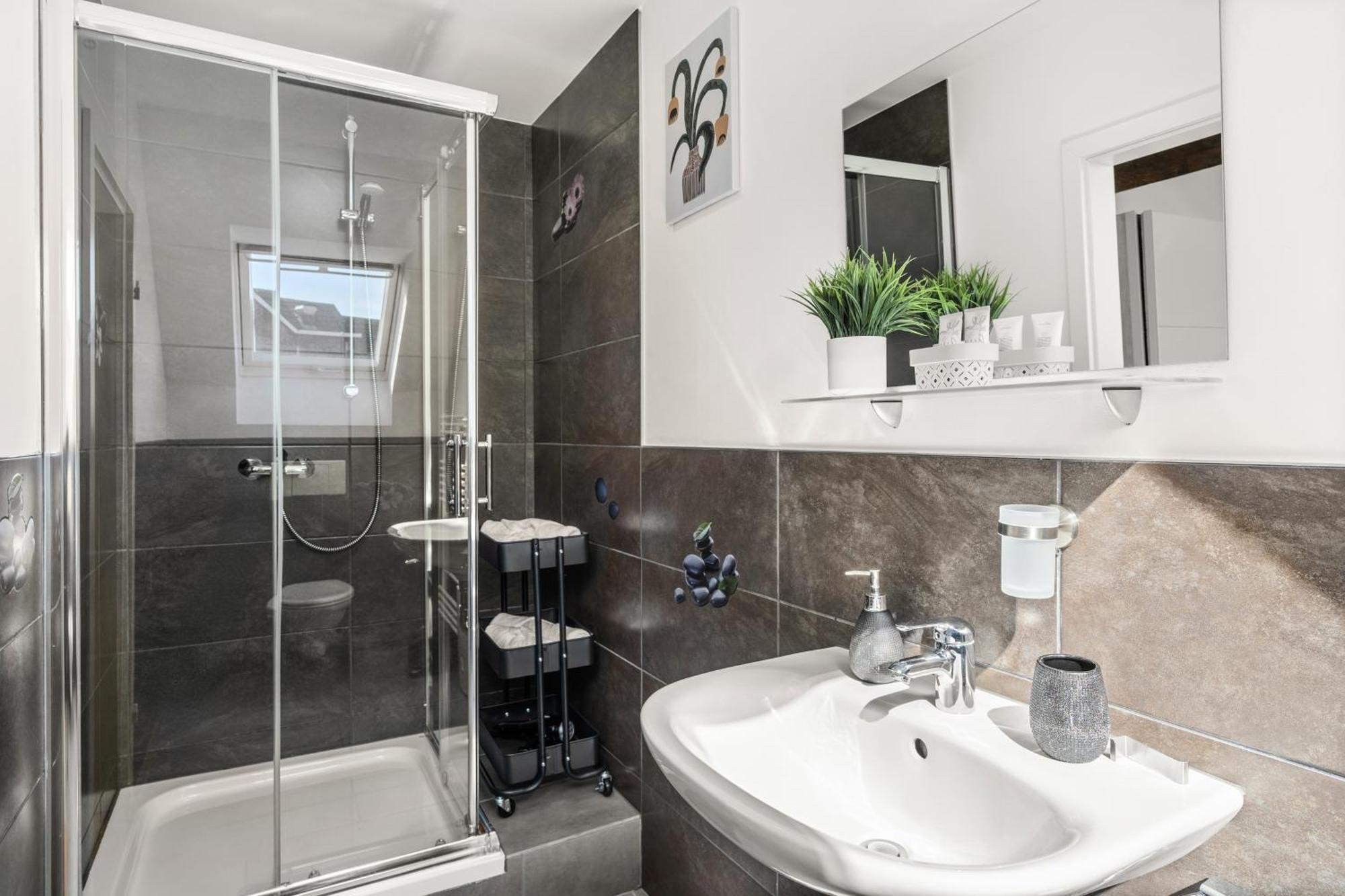 Mola Apartments-Charmante Ferienwohnung Im Herdecke Zentrum Fuer 3 Personen-Grosse Dachterrasse-Grill-Gratis Parken-Wlan Exteriör bild